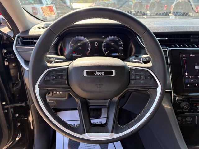 Used 2023 Jeep Grand Cherokee Laredo X AWD/4WD image 16
