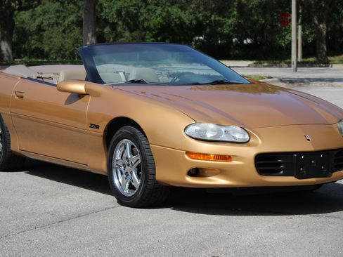 Used 1998 Chevrolet Camaro Z28 RWD image 21