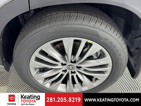 New 2026 Toyota Highlander Platinum image 15