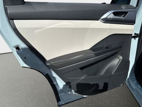 Used 2025 Volkswagen Taos SEL image 11