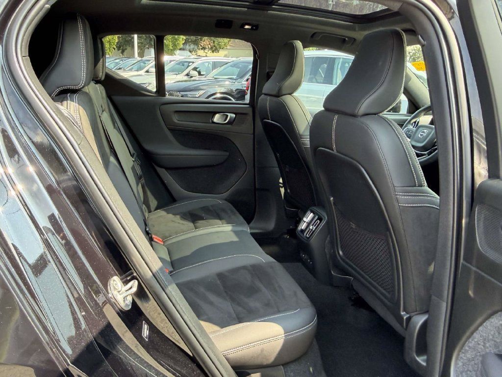 Used 2022 Volvo XC40 P8 Recharge Ultimate AWD/4WD image 12