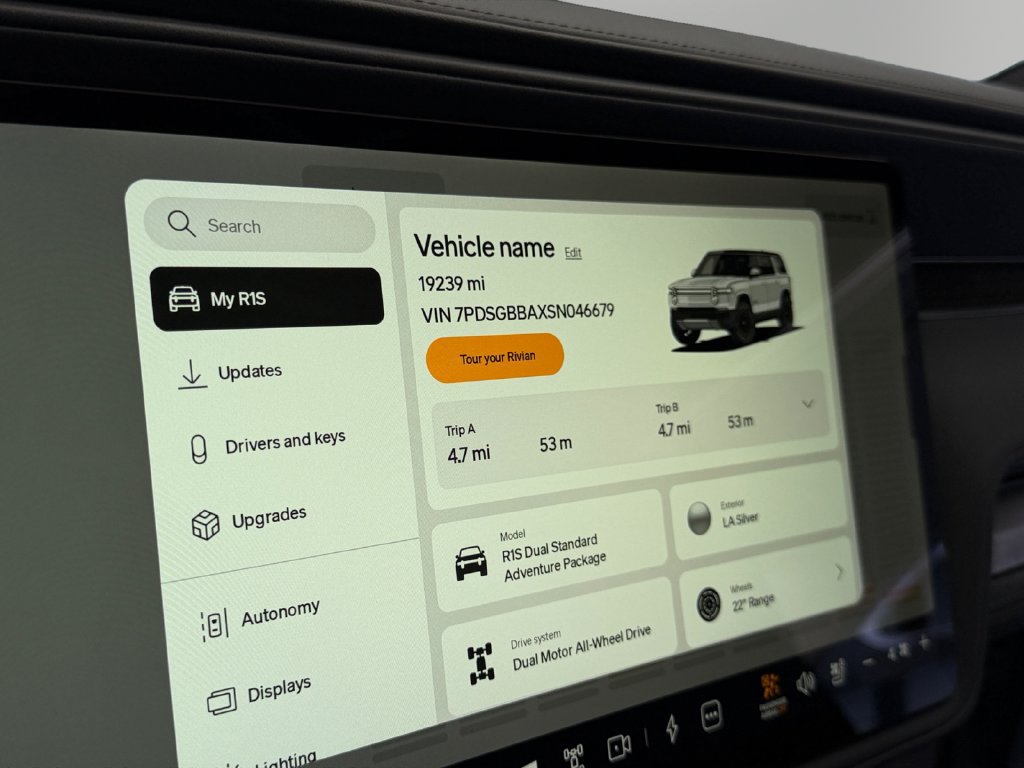 Used 2025 Rivian R1S Adventure Dual AWD/4WD image 22