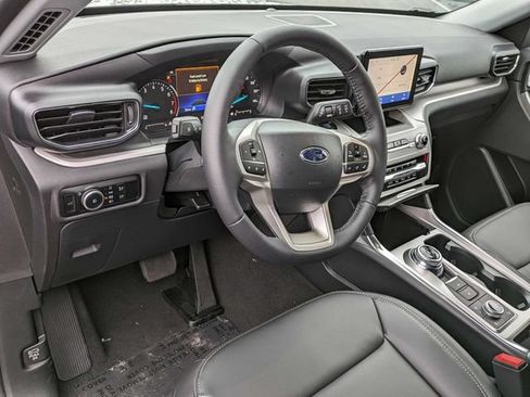 Used 2024 Ford Explorer XLT w/ Equipment Group 202A AWD/4WD image 9