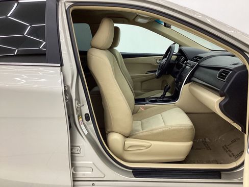 Used 2015 Toyota Camry LE image 15
