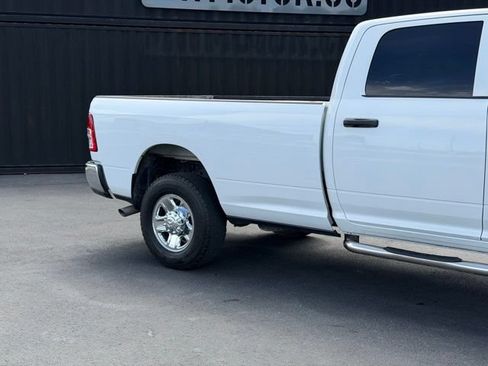 Used 2024 RAM 2500 Tradesman w/ Chrome Appearance Group AWD/4WD image 4