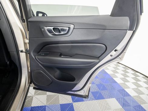Used 2025 Volvo XC60 B5 Plus image 16