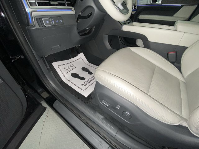 Used 2024 Hyundai Santa Fe Limited FWD image 12