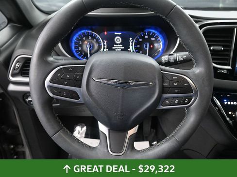 Used 2025 Chrysler Pacifica Select image 33