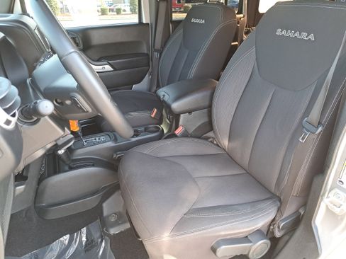 Used 2018 Jeep Wrangler Unlimited Sahara w/ Connectivity Group image 14