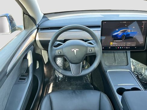 Used 2024 Tesla Model Y Long Range AWD/4WD image 23