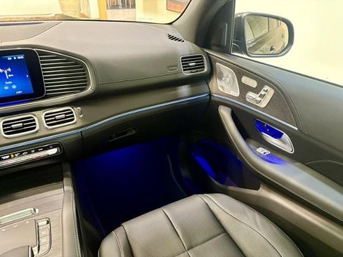 New 2026 Mercedes-Benz GLS 580 4MATIC image 10