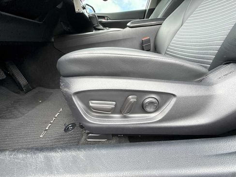Used 2023 Toyota Camry SE FWD image 13