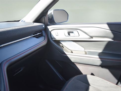 Certified 2025 Ford Explorer ST image 19