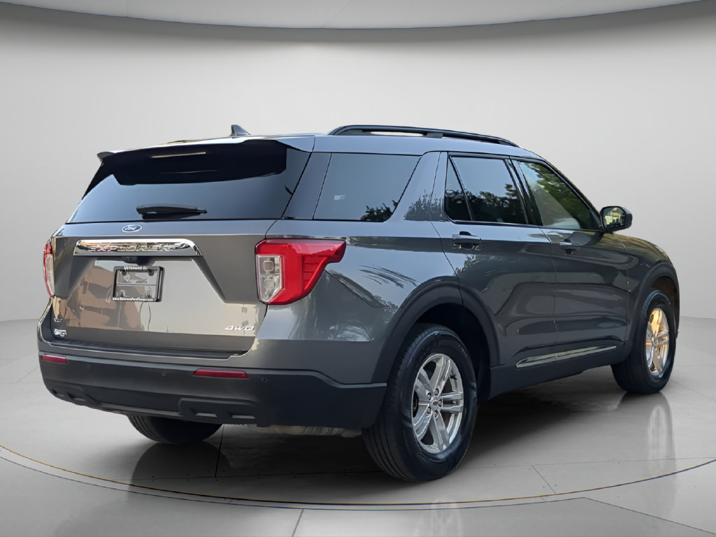 Used 2023 Ford Explorer XLT AWD/4WD image 30