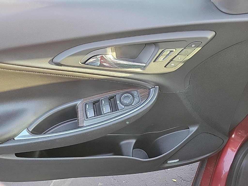 Used 2019 Chevrolet Malibu Premier w/ Sun and Wheel Package FWD image 9