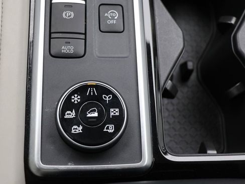 Used 2022 Nissan Pathfinder SL image 25