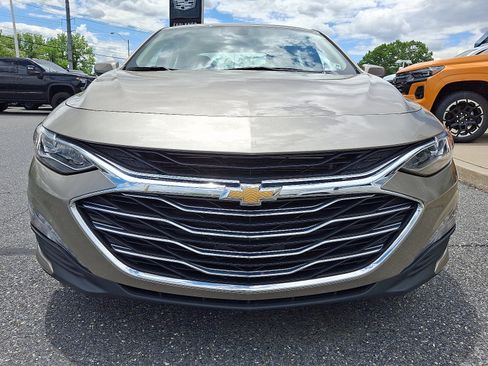 Used 2024 Chevrolet Malibu LT FWD image 2