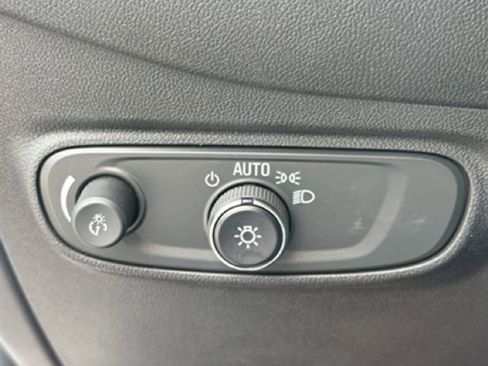 Used 2024 Chevrolet Equinox LT image 9