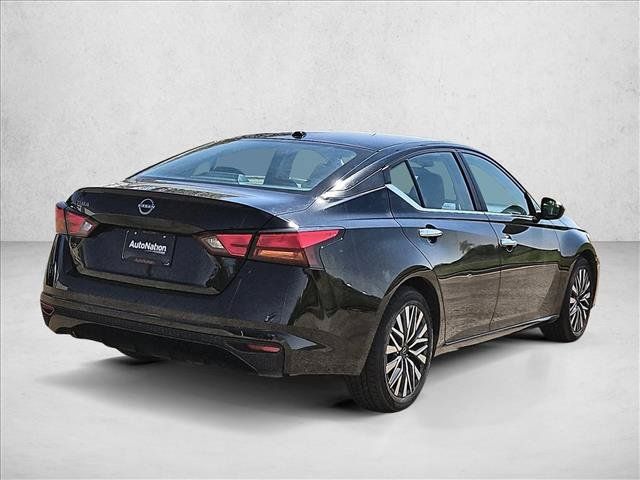 Used 2025 Nissan Altima 2.5 SV FWD image 5