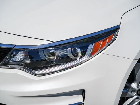 Used 2018 Kia Optima LX FWD image 2
