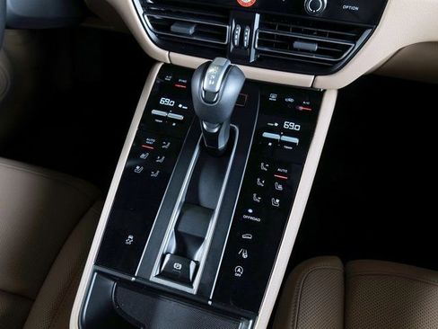 Certified 2026 Porsche Macan AWD/4WD image 16