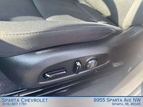 Used 2017 Chevrolet Malibu LT FWD image 12