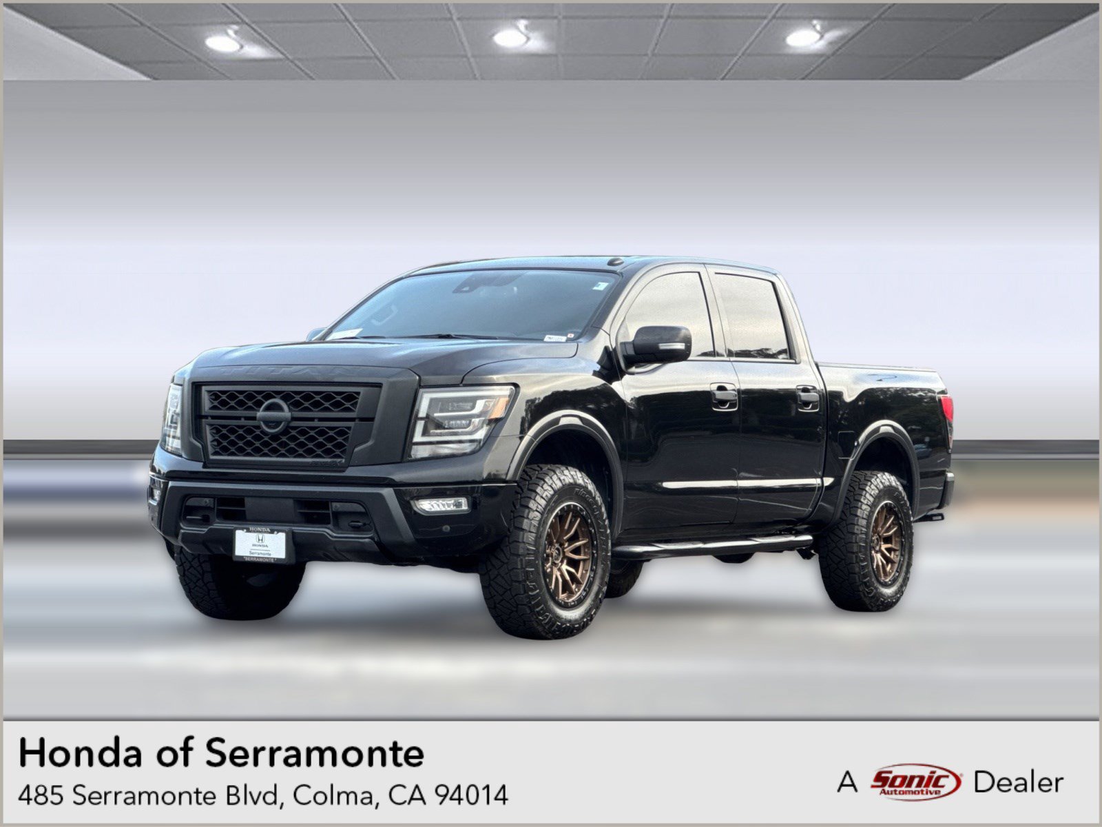 Used 2021 Nissan Titan PRO-4X w/ Pro-4x Convenience Package AWD/4WD image 1