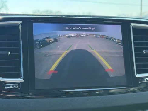 Used 2023 Chrysler Pacifica Touring-L image 24