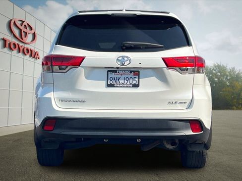 Certified 2019 Toyota Highlander XLE AWD/4WD image 4