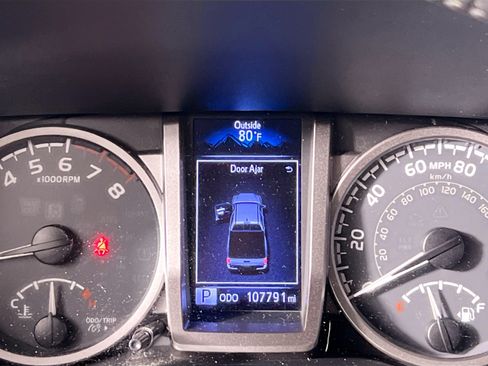 Used 2017 Toyota Tacoma SR5 w/ Tow Package RWD image 19