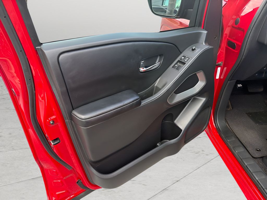 Certified 2025 Nissan Frontier SV RWD image 14