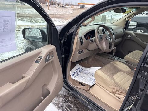 Used 2013 Nissan Frontier SV image 13