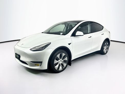 Used 2022 Tesla Model Y Long Range AWD/4WD image 3