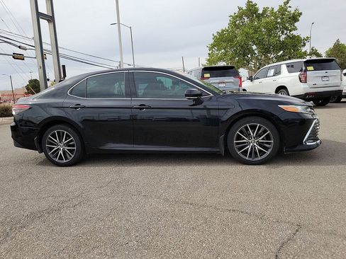 Used 2021 Toyota Camry XLE FWD image 12