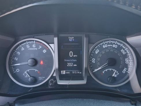 Used 2018 Toyota Tacoma Limited AWD/4WD image 18