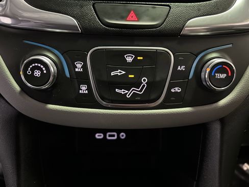 Used 2020 Chevrolet Equinox LS image 20