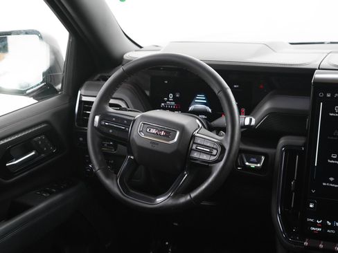 Used 2025 GMC Yukon AT4 AWD/4WD image 14