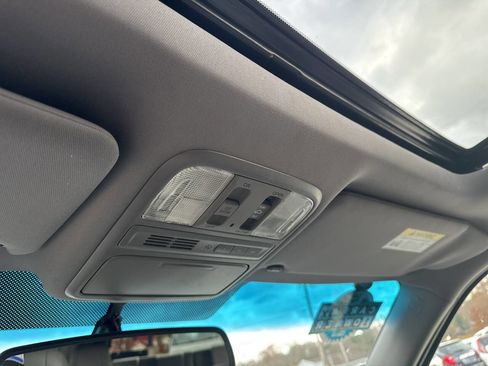 Used 2014 Honda Pilot Touring image 17