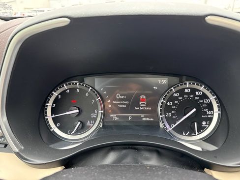 Used 2022 Toyota Highlander XLE AWD/4WD image 16