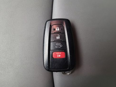 Used 2020 Toyota RAV4 XLE Premium w/ Carpet Mat Package FWD image 32
