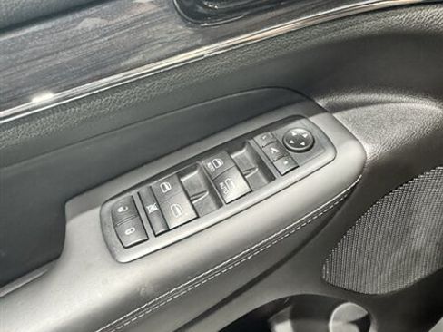 Used 2020 Jeep Grand Cherokee Overland AWD/4WD image 22