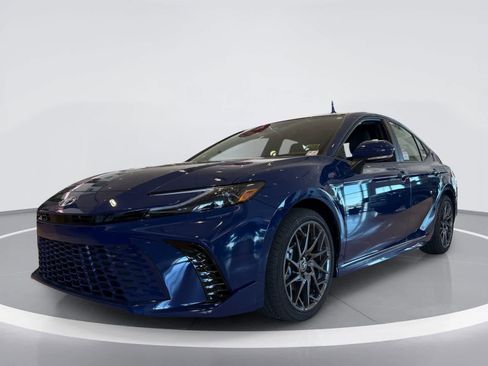 New 2025 Toyota Camry Hybrid FWD image 2