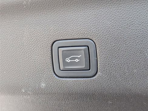 Used 2024 GMC Yukon SLT image 15