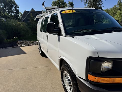 Used 2015 Chevrolet Express 2500 RWD image 35