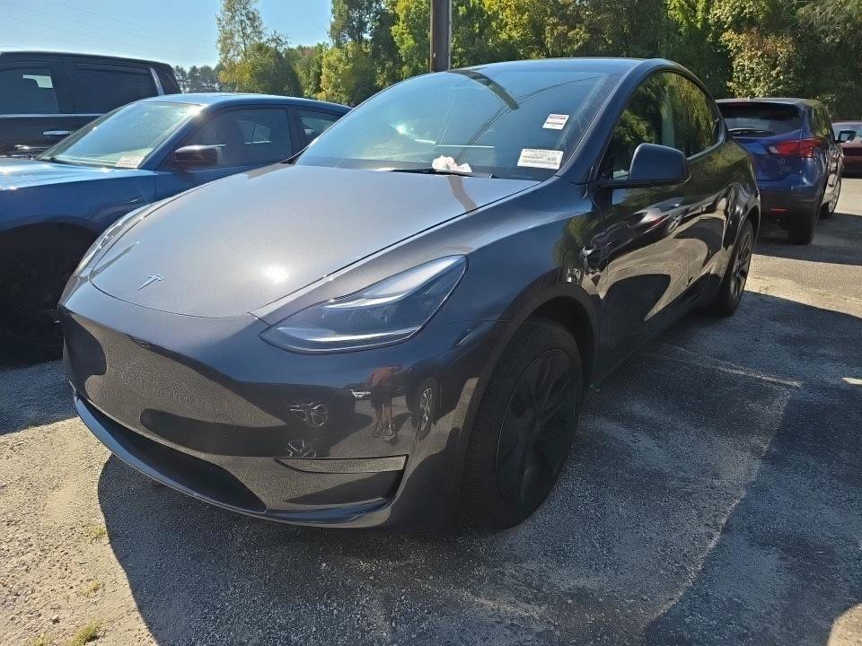 Used 2025 Tesla Model Y Long Range RWD image 2