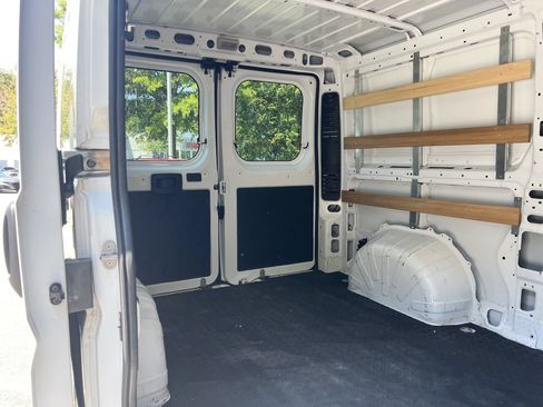Used 2025 RAM ProMaster 2500 w/ U-Haul Equipment Group FWD image 18