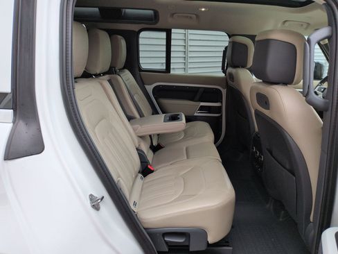 Used 2020 Land Rover Defender 110 HSE image 28