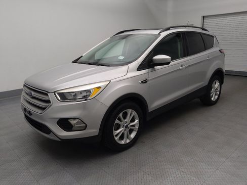 Used 2018 Ford Escape SE w/ SE Sync 3 Package FWD image 2