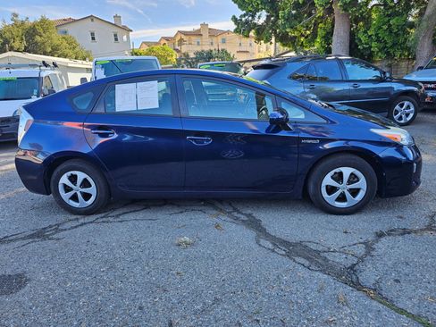 Used 2015 Toyota Prius Four w/ Deluxe Solar Roof Package image 6