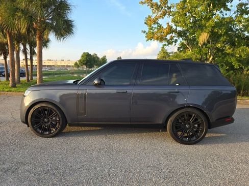 Used 2025 Land Rover Range Rover SE AWD/4WD image 2
